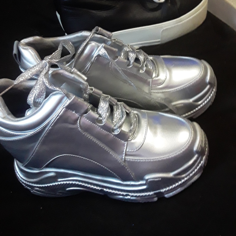 Dollskill platform sneakers